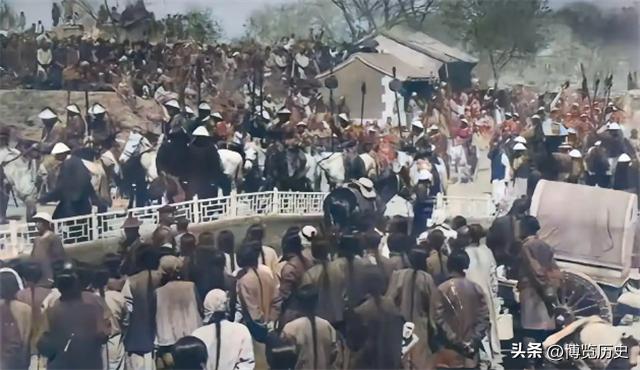 1909年荷兰人拍的慈禧葬礼，豪华程度堪比皇帝，百官哀悼跪拜迎送